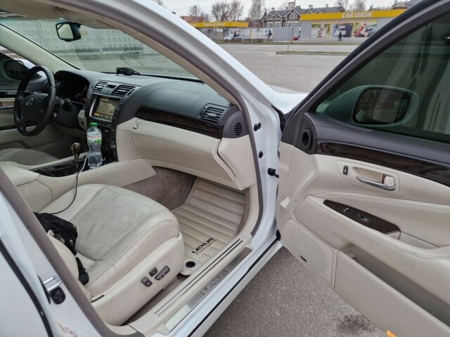 Белый Лексус ЛС, объемом двигателя 5 л и пробегом 190 тыс. км за 11800 $, фото 9 на Automoto.ua