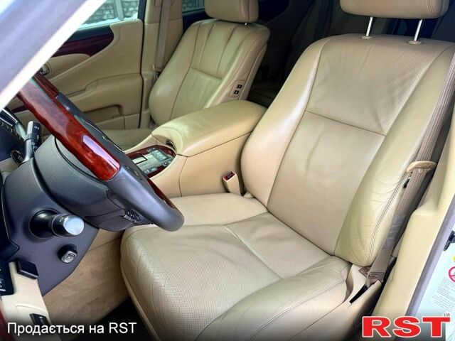 Білий Лексус ЛС, об'ємом двигуна 4.6 л та пробігом 18000 тис. км за 14500 $, фото 9 на Automoto.ua