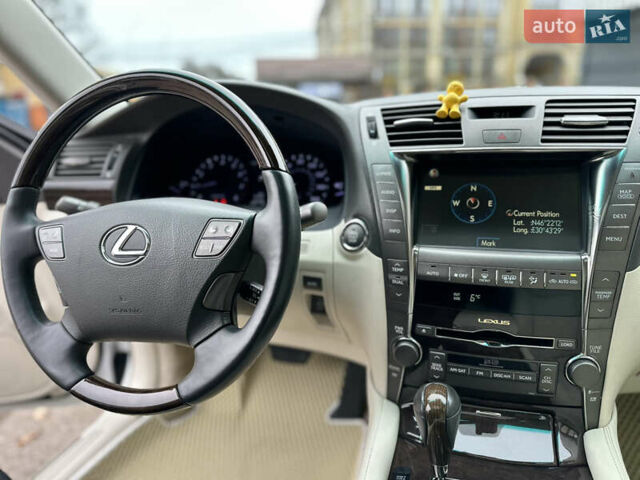 Белый Лексус ЛС, объемом двигателя 4.61 л и пробегом 167 тыс. км за 9999 $, фото 42 на Automoto.ua