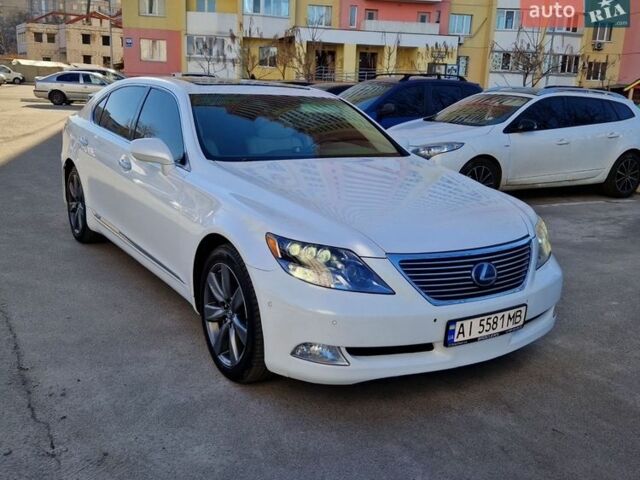 Білий Лексус ЛС, об'ємом двигуна 5 л та пробігом 190 тис. км за 10800 $, фото 1 на Automoto.ua