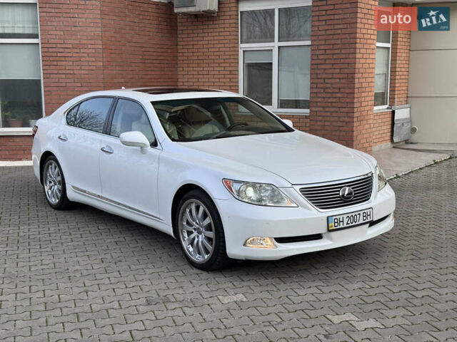 Білий Лексус ЛС, об'ємом двигуна 4.61 л та пробігом 118 тис. км за 15999 $, фото 1 на Automoto.ua