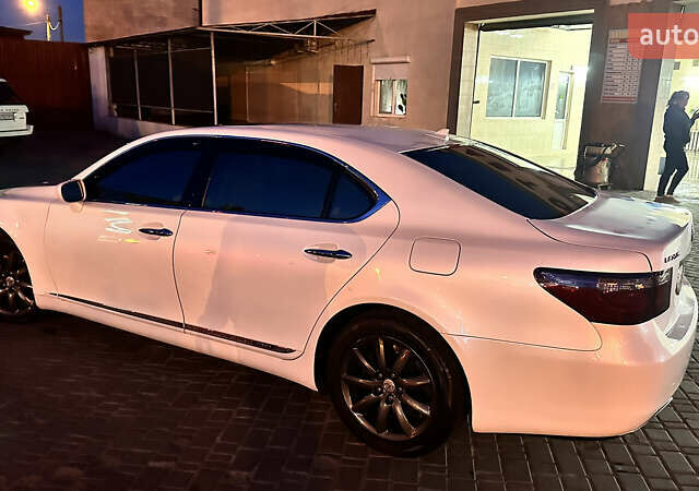 Белый Лексус ЛС, объемом двигателя 4.97 л и пробегом 326 тыс. км за 10900 $, фото 19 на Automoto.ua