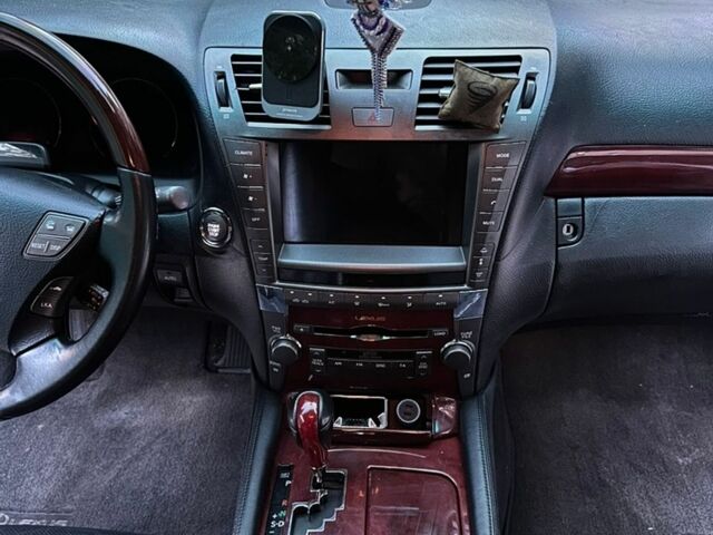 Белый Лексус ЛС, объемом двигателя 4.61 л и пробегом 190 тыс. км за 11500 $, фото 19 на Automoto.ua