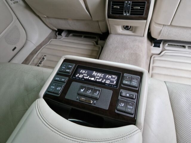 Белый Лексус ЛС, объемом двигателя 5 л и пробегом 190 тыс. км за 11800 $, фото 11 на Automoto.ua