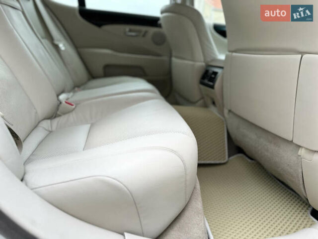 Белый Лексус ЛС, объемом двигателя 4.61 л и пробегом 167 тыс. км за 9999 $, фото 23 на Automoto.ua