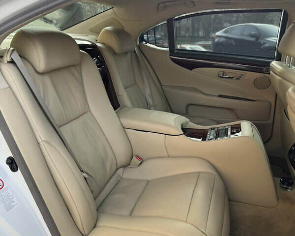 Білий Лексус ЛС, об'ємом двигуна 4.61 л та пробігом 118 тис. км за 15999 $, фото 19 на Automoto.ua