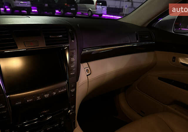 Белый Лексус ЛС, объемом двигателя 4.97 л и пробегом 326 тыс. км за 10900 $, фото 22 на Automoto.ua