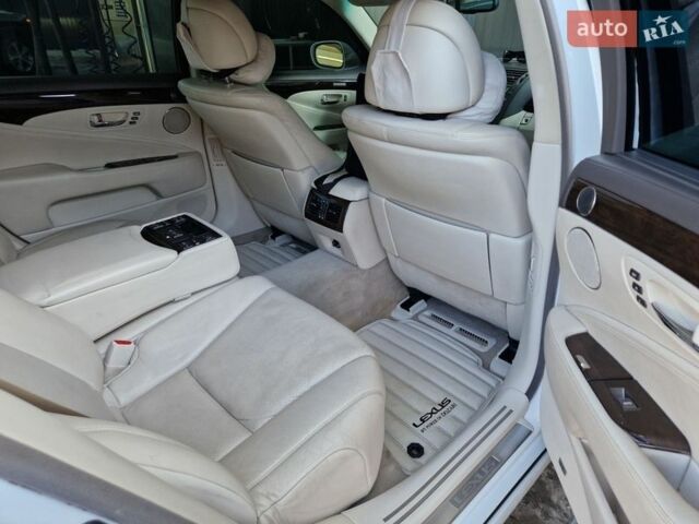 Белый Лексус ЛС, объемом двигателя 5 л и пробегом 190 тыс. км за 12250 $, фото 18 на Automoto.ua