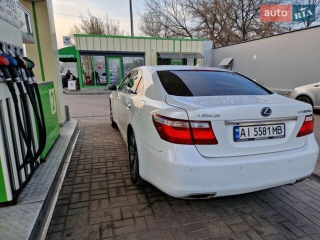 Белый Лексус ЛС, объемом двигателя 5 л и пробегом 190 тыс. км за 10000 $, фото 5 на Automoto.ua
