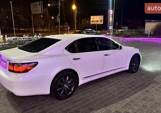 Білий Лексус ЛС, об'ємом двигуна 5 л та пробігом 330 тис. км за 11400 $, фото 2 на Automoto.ua