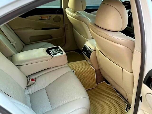 Білий Лексус ЛС, об'ємом двигуна 4.6 л та пробігом 167 тис. км за 10500 $, фото 1 на Automoto.ua