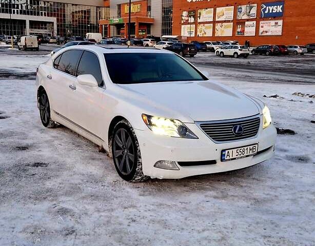 Белый Лексус ЛС, объемом двигателя 5 л и пробегом 180 тыс. км за 15000 $, фото 2 на Automoto.ua