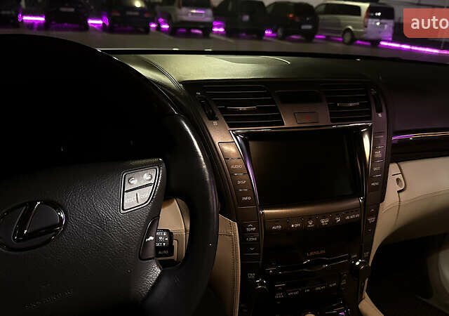 Білий Лексус ЛС, об'ємом двигуна 4.97 л та пробігом 320 тис. км за 12500 $, фото 16 на Automoto.ua