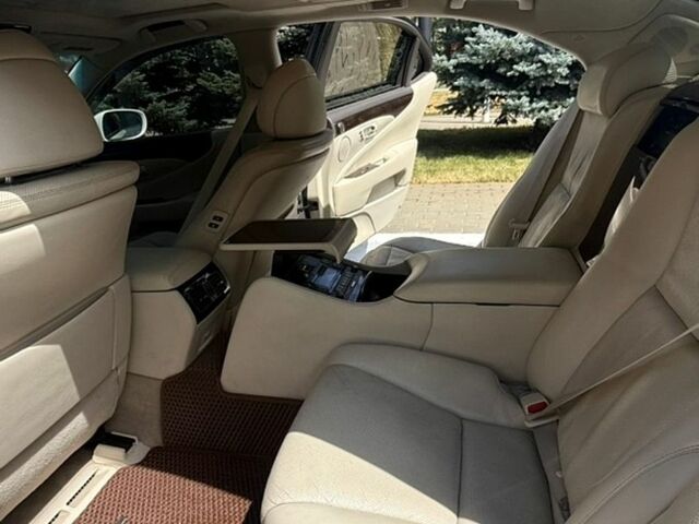 Білий Лексус ЛС, об'ємом двигуна 5 л та пробігом 333 тис. км за 9500 $, фото 14 на Automoto.ua
