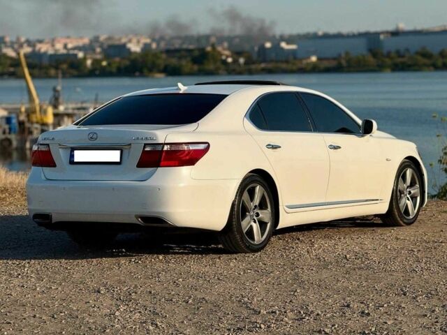 Білий Лексус ЛС, об'ємом двигуна 4.6 л та пробігом 250 тис. км за 13999 $, фото 8 на Automoto.ua
