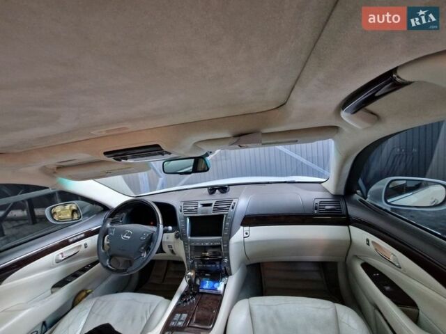 Белый Лексус ЛС, объемом двигателя 5 л и пробегом 190 тыс. км за 12250 $, фото 17 на Automoto.ua