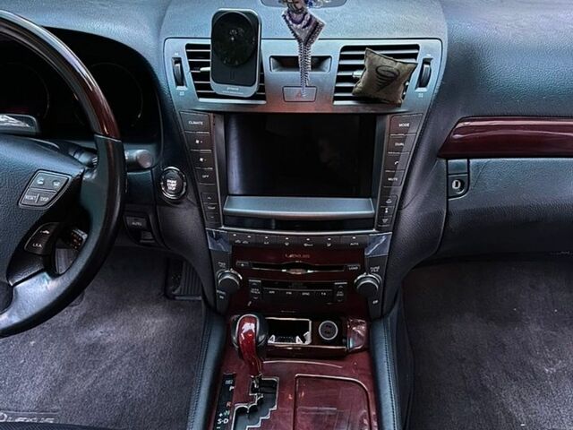 Білий Лексус ЛС, об'ємом двигуна 4.61 л та пробігом 190 тис. км за 12000 $, фото 19 на Automoto.ua