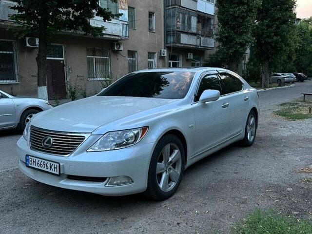 Белый Лексус ЛС, объемом двигателя 4.61 л и пробегом 190 тыс. км за 11500 $, фото 2 на Automoto.ua