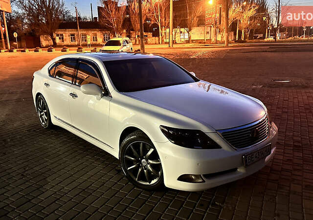 Белый Лексус ЛС, объемом двигателя 4.97 л и пробегом 326 тыс. км за 10900 $, фото 10 на Automoto.ua