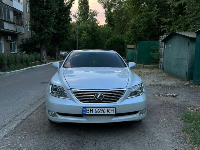Белый Лексус ЛС, объемом двигателя 4.61 л и пробегом 190 тыс. км за 11500 $, фото 1 на Automoto.ua