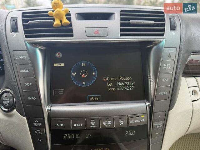 Білий Лексус ЛС, об'ємом двигуна 4.61 л та пробігом 160 тис. км за 11300 $, фото 25 на Automoto.ua