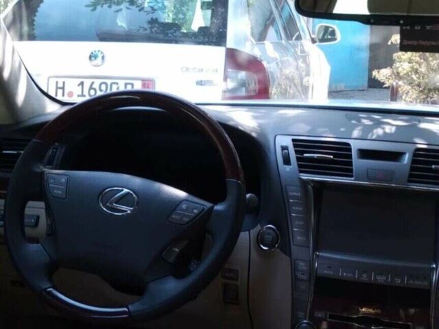 Белый Лексус ЛС, объемом двигателя 4.61 л и пробегом 115 тыс. км за 13500 $, фото 4 на Automoto.ua