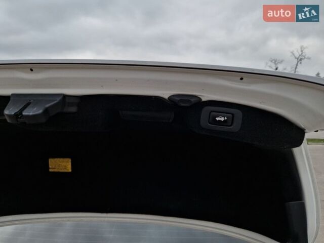 Белый Лексус ЛС, объемом двигателя 5 л и пробегом 190 тыс. км за 10000 $, фото 17 на Automoto.ua