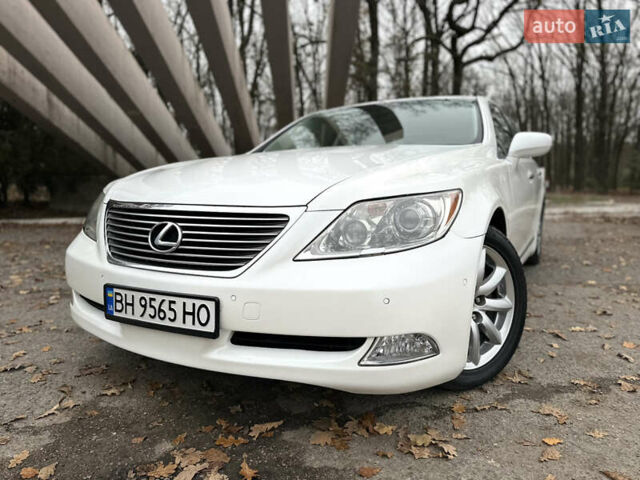 Белый Лексус ЛС, объемом двигателя 4.61 л и пробегом 167 тыс. км за 9999 $, фото 3 на Automoto.ua