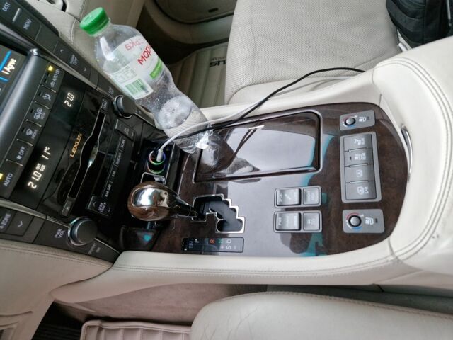 Белый Лексус ЛС, объемом двигателя 5 л и пробегом 190 тыс. км за 11800 $, фото 13 на Automoto.ua