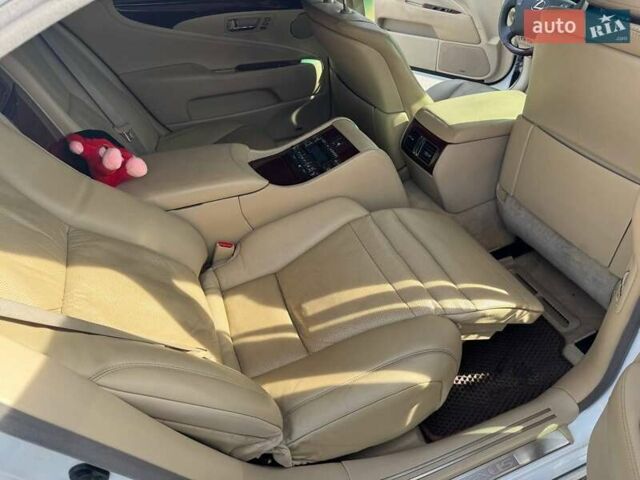Белый Лексус ЛС, объемом двигателя 4.6 л и пробегом 297 тыс. км за 8300 $, фото 15 на Automoto.ua