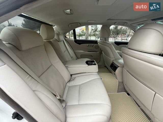 Білий Лексус ЛС, об'ємом двигуна 4.61 л та пробігом 160 тис. км за 11300 $, фото 11 на Automoto.ua