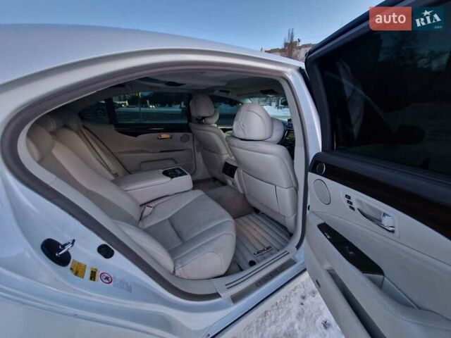 Белый Лексус ЛС, объемом двигателя 5 л и пробегом 180 тыс. км за 15000 $, фото 20 на Automoto.ua