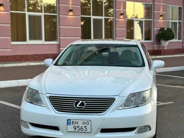 Белый Лексус ЛС, объемом двигателя 4.6 л и пробегом 168 тыс. км за 12000 $, фото 2 на Automoto.ua