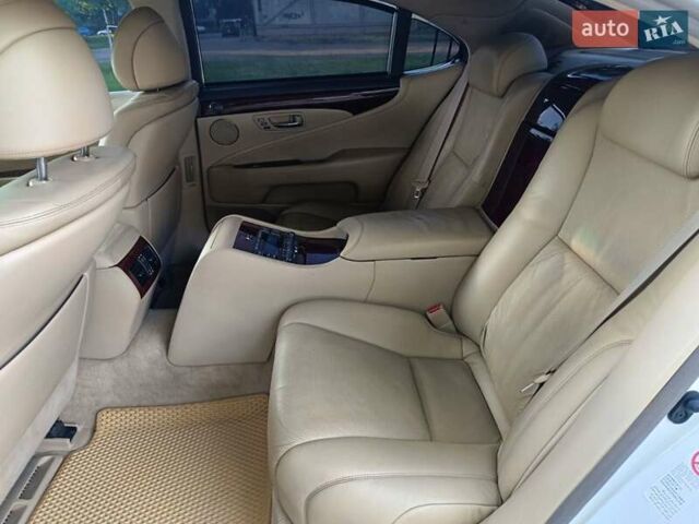 Белый Лексус ЛС, объемом двигателя 4.61 л и пробегом 204 тыс. км за 8499 $, фото 16 на Automoto.ua