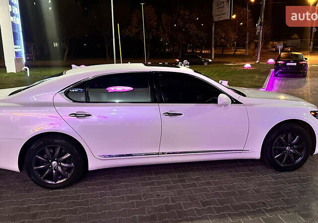 Белый Лексус ЛС, объемом двигателя 4.97 л и пробегом 326 тыс. км за 10900 $, фото 7 на Automoto.ua