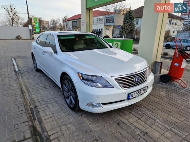 Белый Лексус ЛС, объемом двигателя 5 л и пробегом 190 тыс. км за 10000 $, фото 3 на Automoto.ua