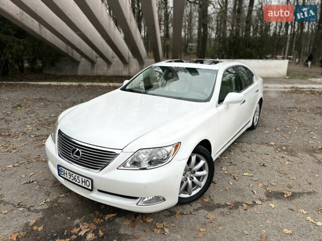 Белый Лексус ЛС, объемом двигателя 4.61 л и пробегом 167 тыс. км за 9999 $, фото 2 на Automoto.ua