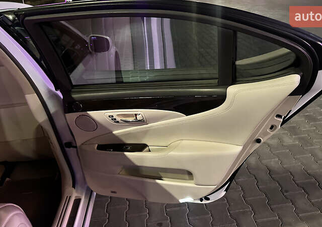 Белый Лексус ЛС, объемом двигателя 4.97 л и пробегом 326 тыс. км за 10900 $, фото 30 на Automoto.ua