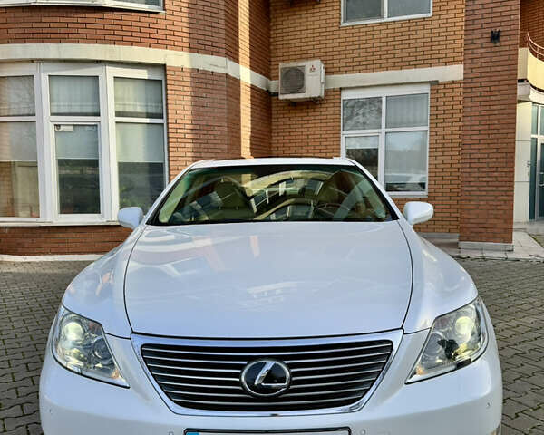 Білий Лексус ЛС, об'ємом двигуна 4.61 л та пробігом 118 тис. км за 15999 $, фото 6 на Automoto.ua