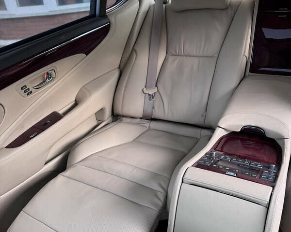 Білий Лексус ЛС, об'ємом двигуна 4.61 л та пробігом 118 тис. км за 15999 $, фото 39 на Automoto.ua