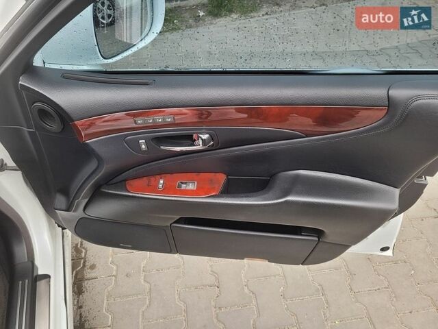 Білий Лексус ЛС, об'ємом двигуна 4.61 л та пробігом 248 тис. км за 19900 $, фото 18 на Automoto.ua
