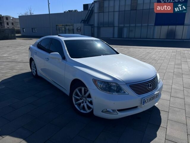 Белый Лексус ЛС, объемом двигателя 4.61 л и пробегом 226 тыс. км за 11500 $, фото 2 на Automoto.ua