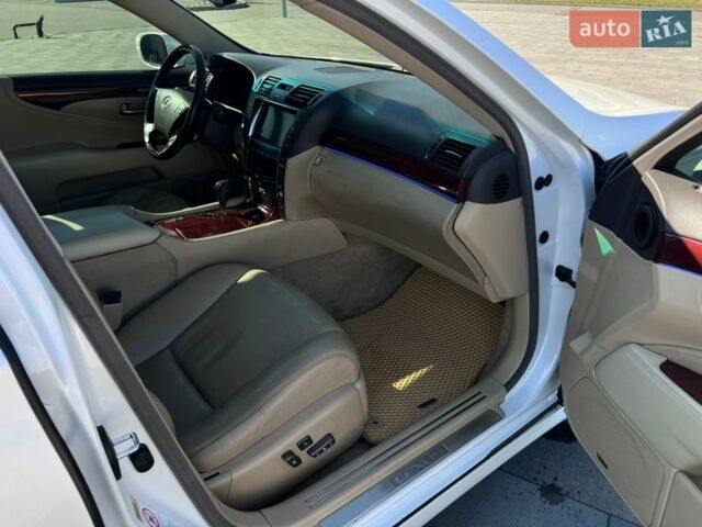 Белый Лексус ЛС, объемом двигателя 4.61 л и пробегом 226 тыс. км за 11500 $, фото 24 на Automoto.ua