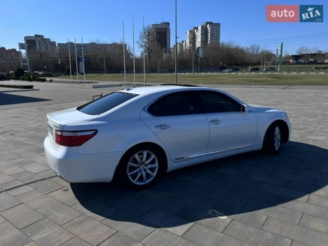 Белый Лексус ЛС, объемом двигателя 4.61 л и пробегом 226 тыс. км за 11500 $, фото 6 на Automoto.ua
