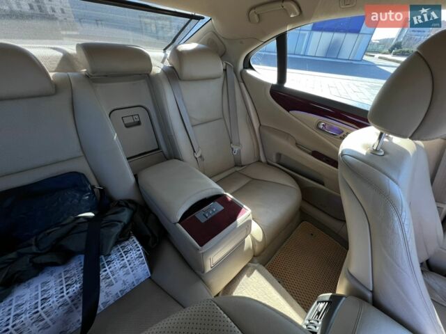 Білий Лексус ЛС, об'ємом двигуна 4.61 л та пробігом 226 тис. км за 11500 $, фото 28 на Automoto.ua