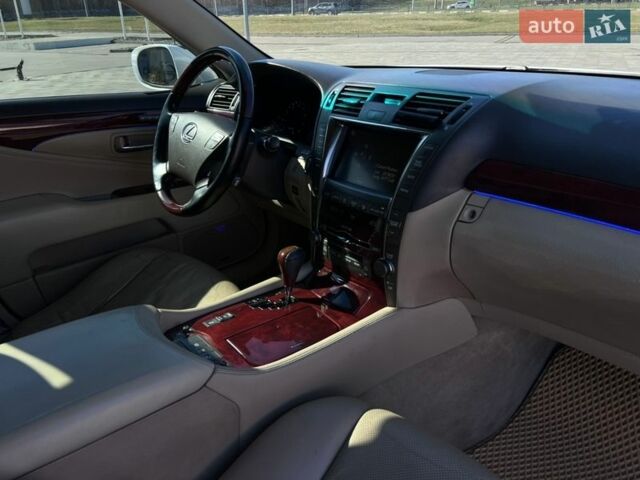 Белый Лексус ЛС, объемом двигателя 4.61 л и пробегом 226 тыс. км за 11500 $, фото 26 на Automoto.ua