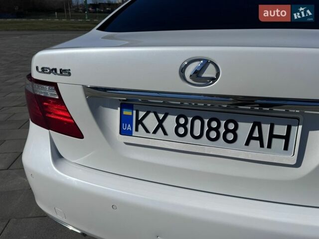 Белый Лексус ЛС, объемом двигателя 4.61 л и пробегом 226 тыс. км за 11500 $, фото 13 на Automoto.ua