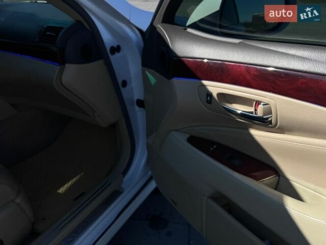 Белый Лексус ЛС, объемом двигателя 4.61 л и пробегом 226 тыс. км за 11500 $, фото 25 на Automoto.ua