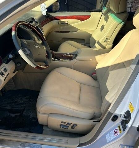 Белый Лексус ЛС, объемом двигателя 4.61 л и пробегом 233 тыс. км за 9900 $, фото 6 на Automoto.ua