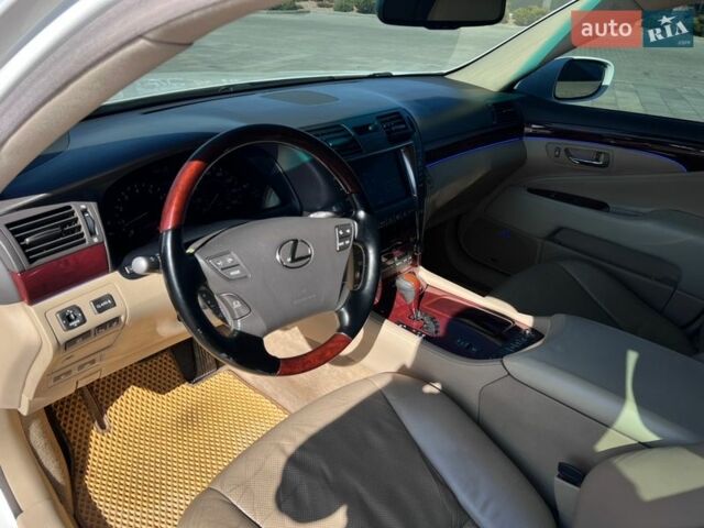 Белый Лексус ЛС, объемом двигателя 4.61 л и пробегом 226 тыс. км за 11500 $, фото 15 на Automoto.ua